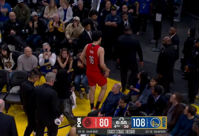 世俱杯足球彩票赔率-幸无大碍！杨瀚森后脑被撞后经短暂检查重返球场继续比赛